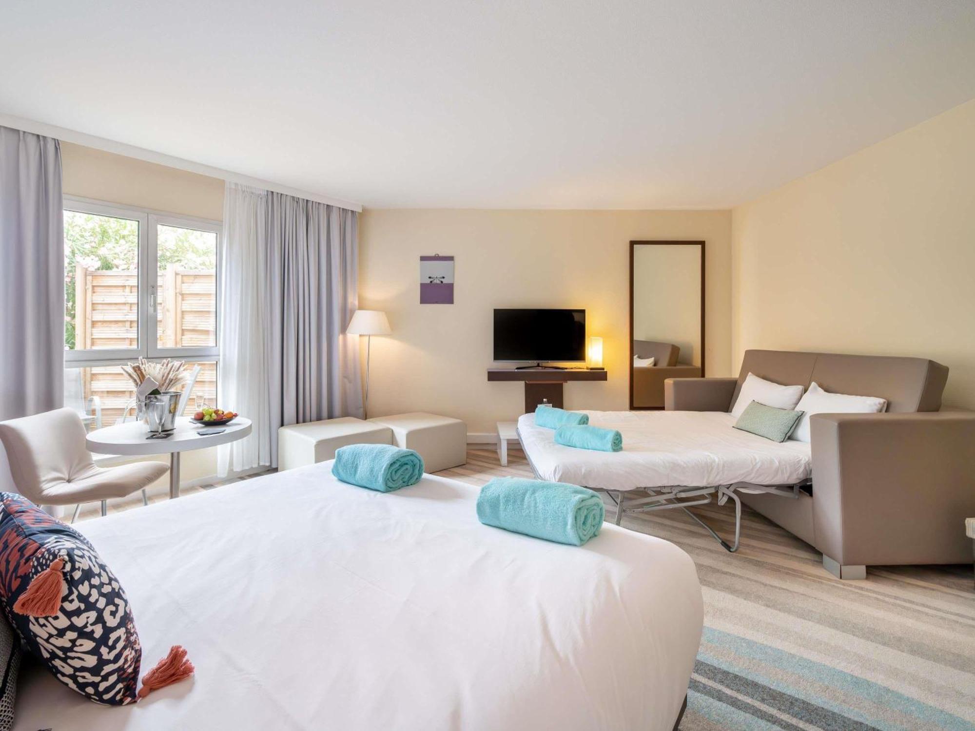 Junior suite Double Bed Sofa,1704886782:JPEG